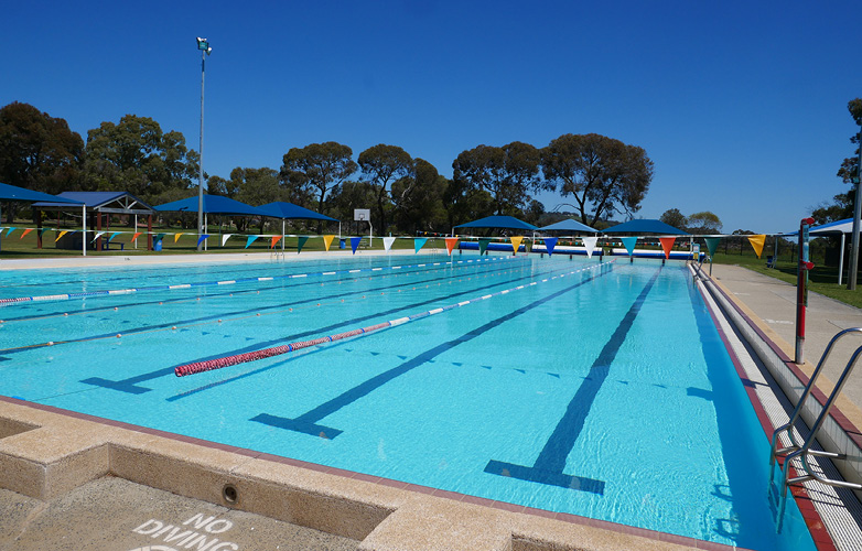 Dr Peter Topham Memorial Swimming Pool