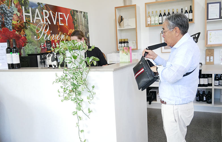 City of Moka Mayor Shinichi Ishizaka buys souvenirs from Harvey River Estate